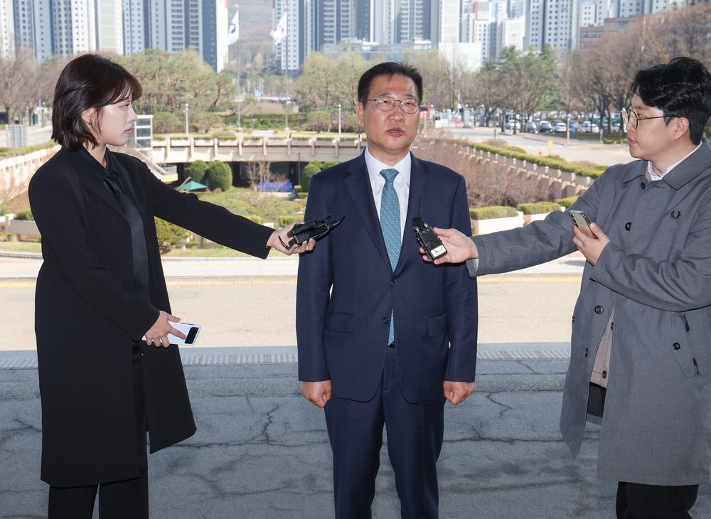 不涉戒严·弹劾驳回 韩国法务部长恢复职务